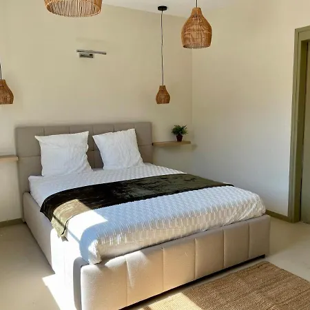 Family For 10 People, Spacious & Cozy Компьень